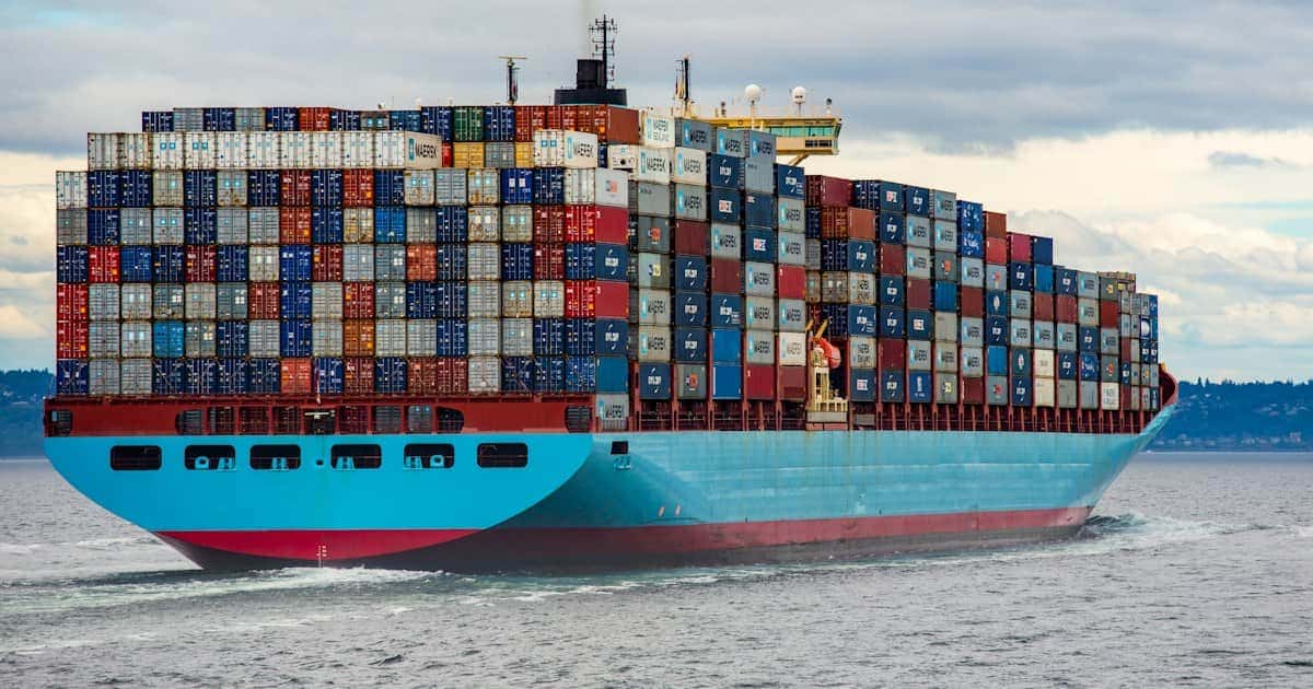 Docker Container Architecture: Images, Volumes and Networks